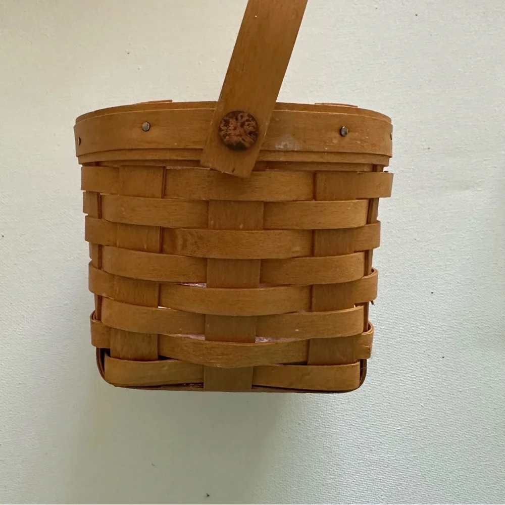 Longaberger vintage Tan Round Woven Basket with Insert